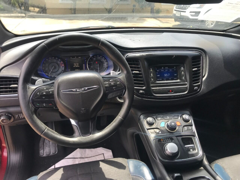 Chrysler 200 2016 price $12,100