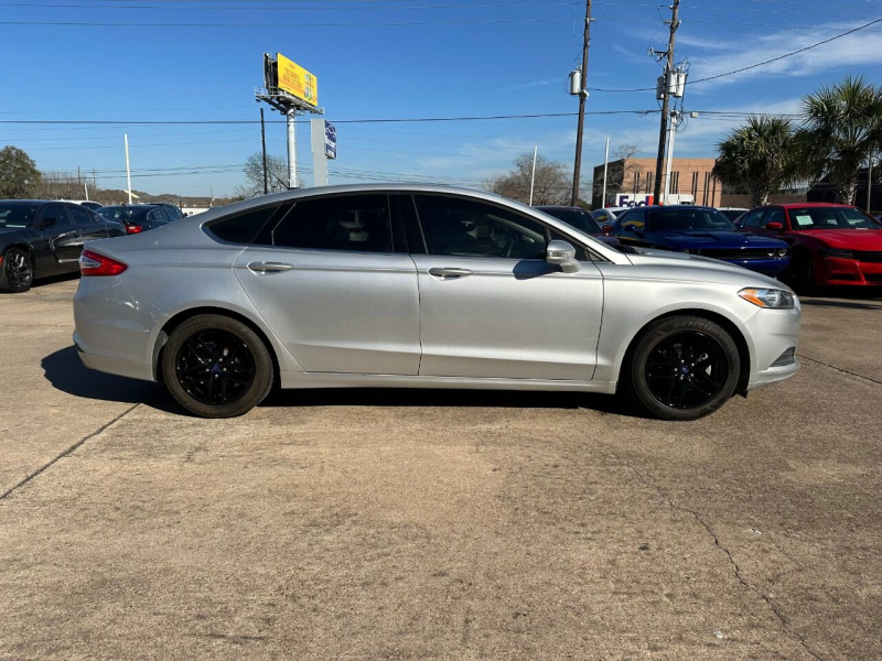 Ford Fusion 2016 price $13,900