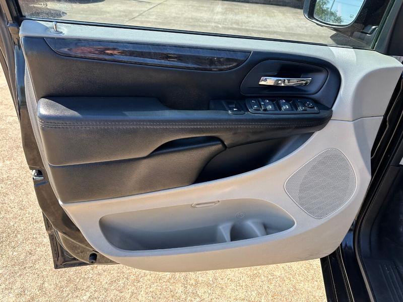 Dodge Grand Caravan 2019 price $16,900