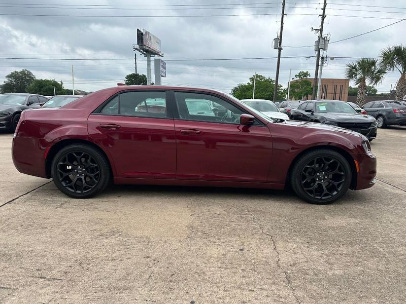 Chrysler 300 2020 price $22,000