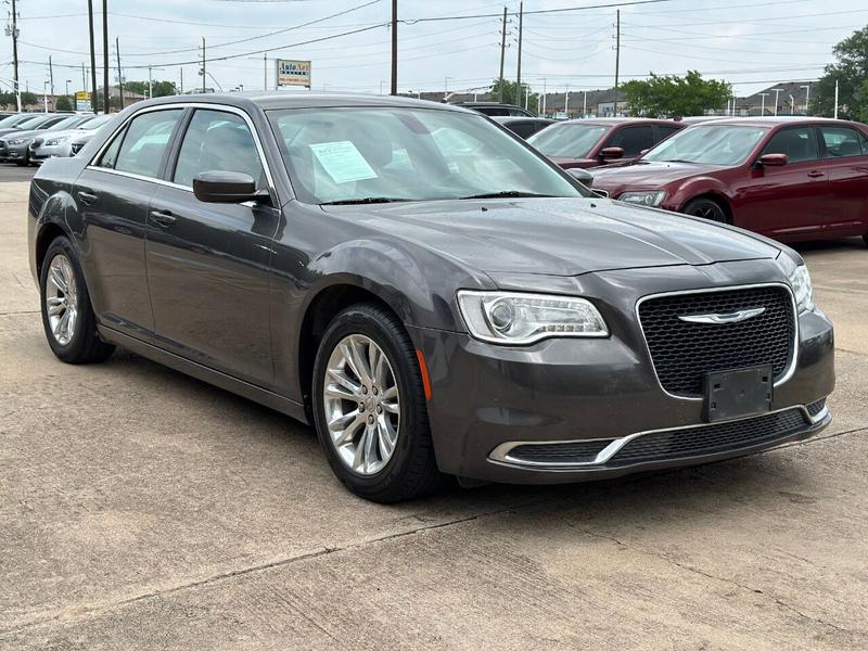 Chrysler 300 2017 price $22,000