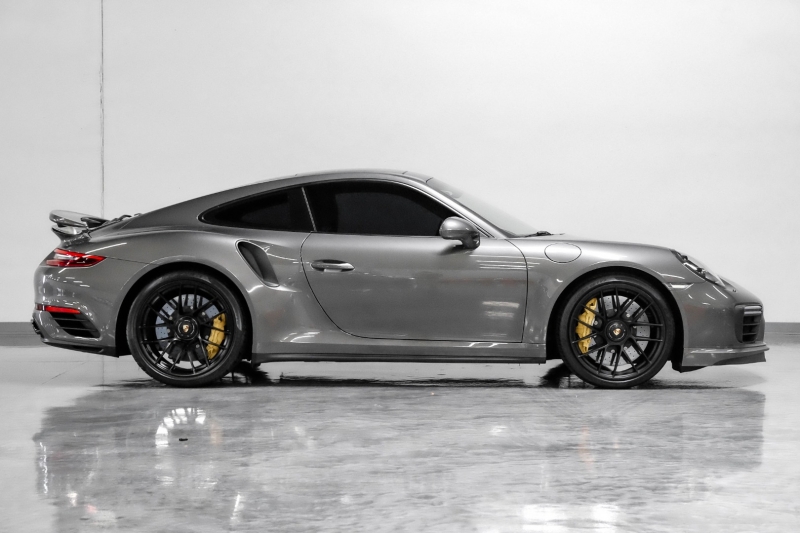 Porsche 911 2017 price $159,989