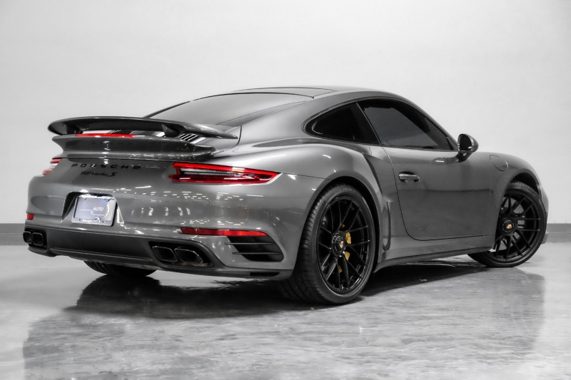 Porsche 911 2017 price $159,989