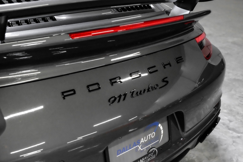 Porsche 911 2017 price $159,989