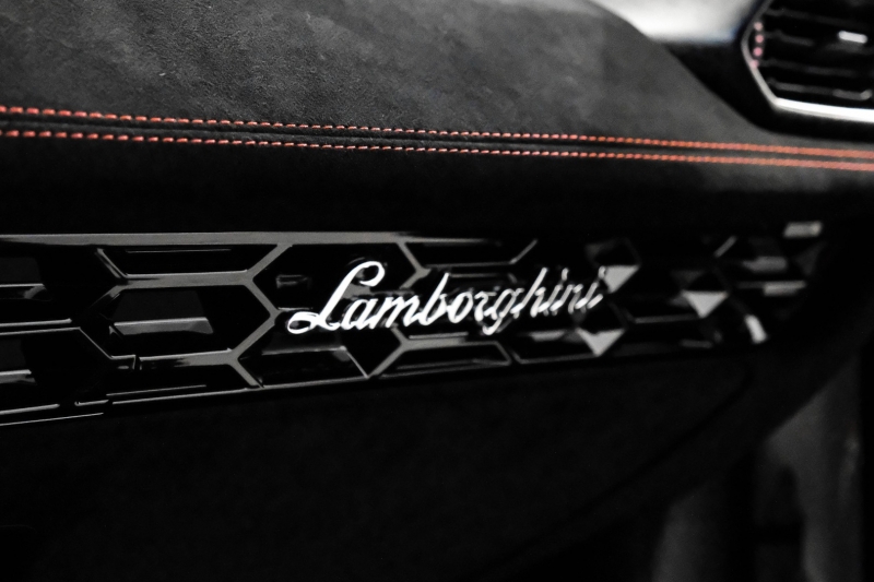 Lamborghini Huracan 2018 price $479,989