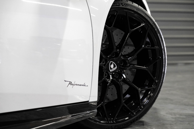 Lamborghini Huracan 2018 price $479,989