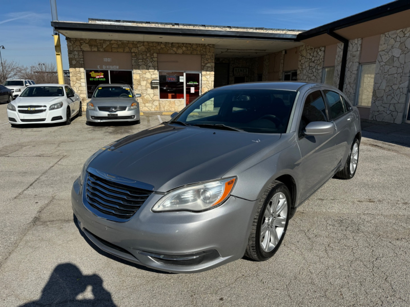Chrysler 200 2013 price $3,595 Cash