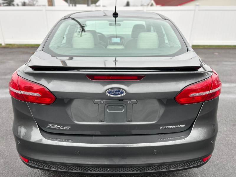 Ford Focus 2017 price $8,900