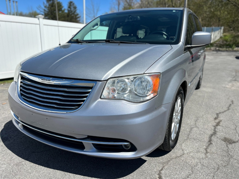 Chrysler Town & Country 2013 price $9,500