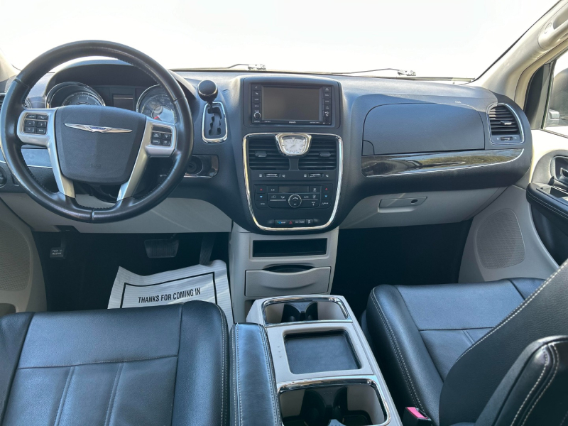 Chrysler Town & Country 2013 price $9,500