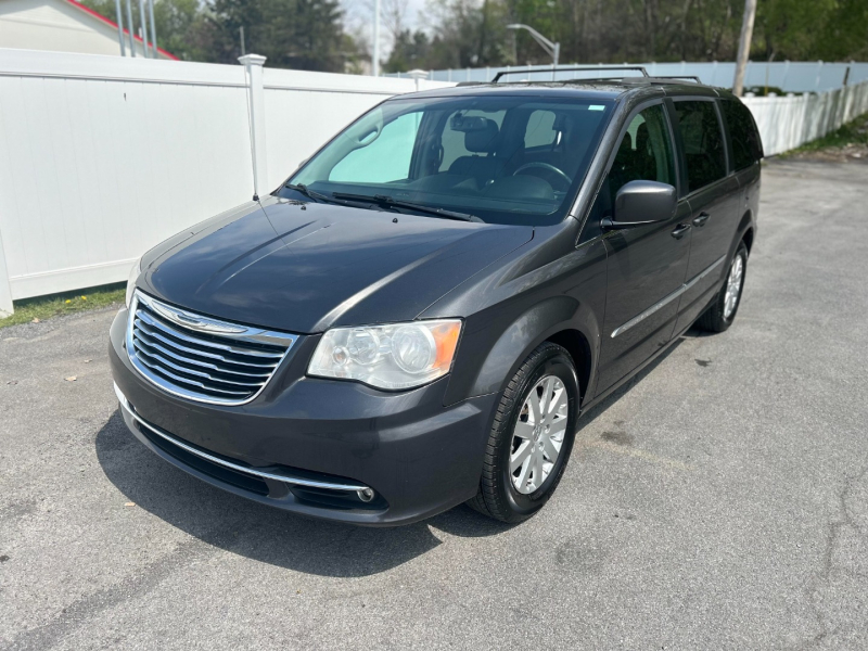 Chrysler Town & Country 2016 price $10,500