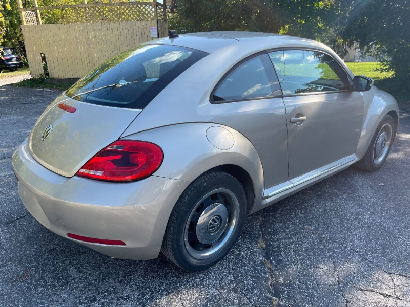 Volkswagen Beetle 2013 price $8,900