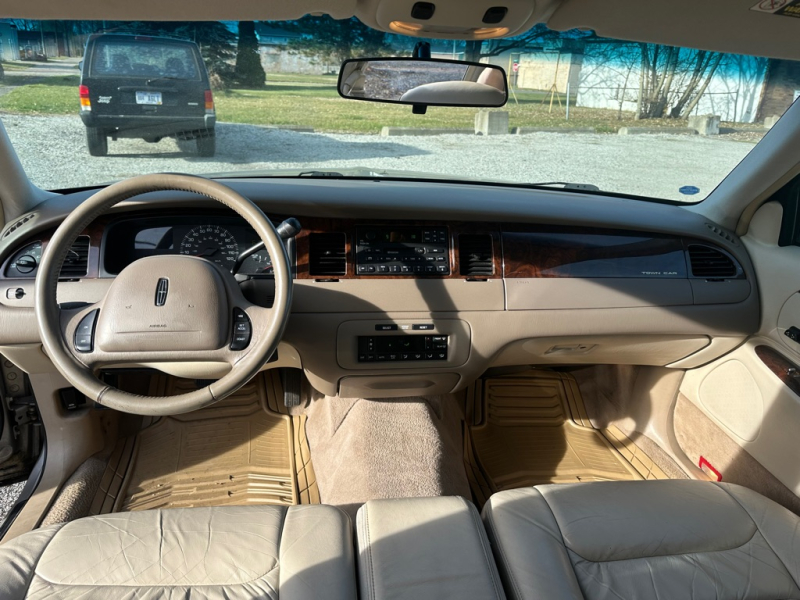 LINCOLN TOWN CAR 2000 price $5,000