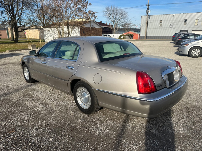 LINCOLN TOWN CAR 2000 price $5,000