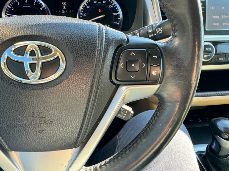 Toyota Highlander 2015 price $24,995