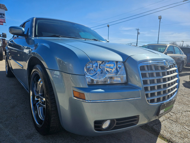 Chrysler 300 2009 price $5,999