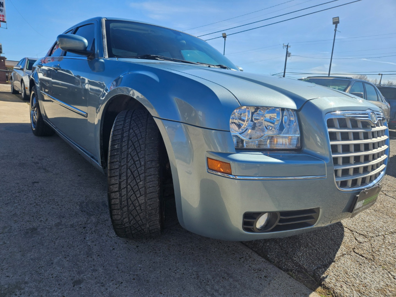 Chrysler 300 2009 price $5,999