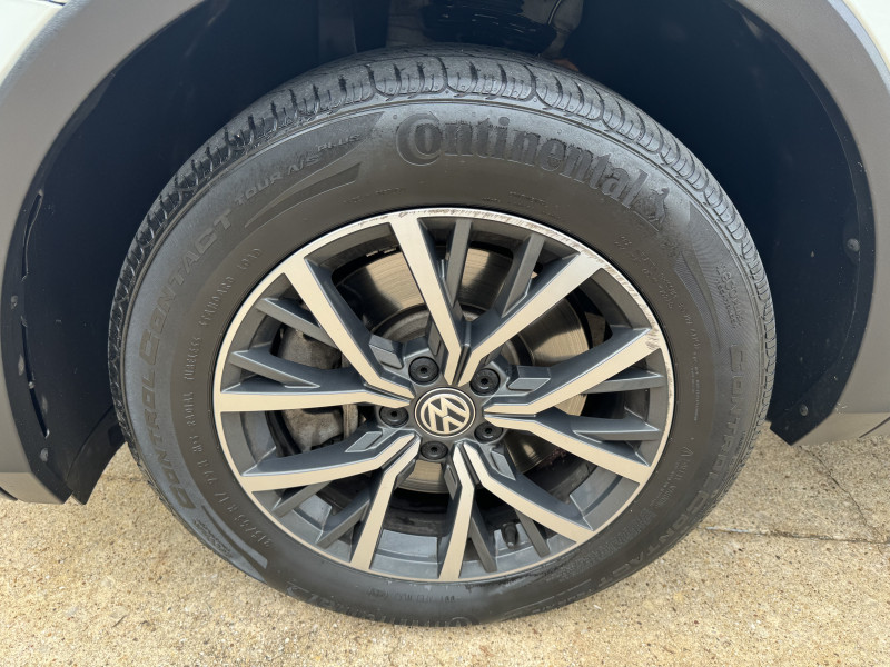 Volkswagen Tiguan 2019 price $13,998