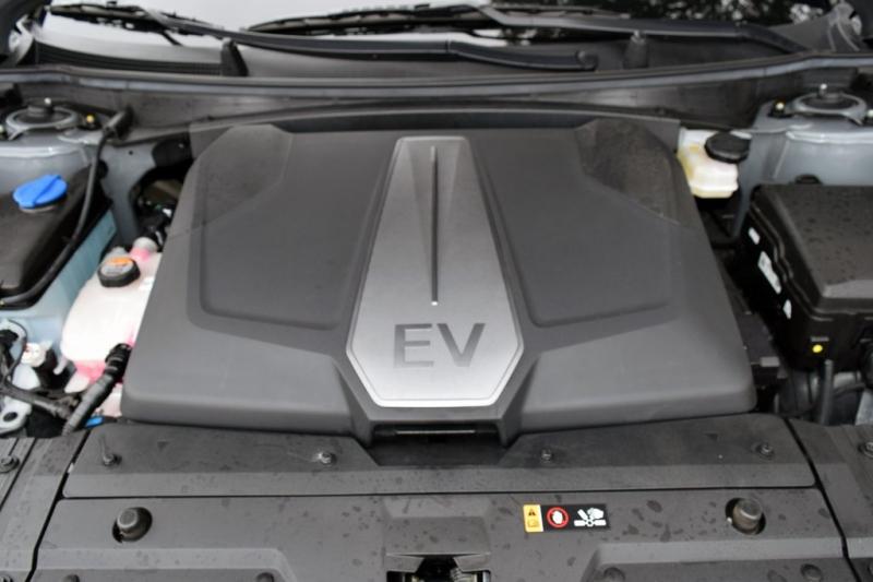 Kia EV6 2023 price $42,990