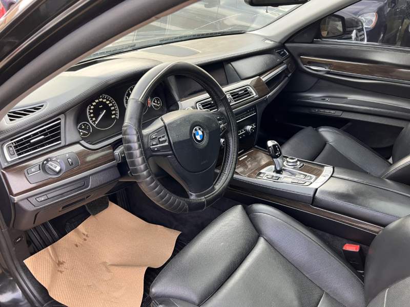 BMW 7-Series 2011 price $12,450