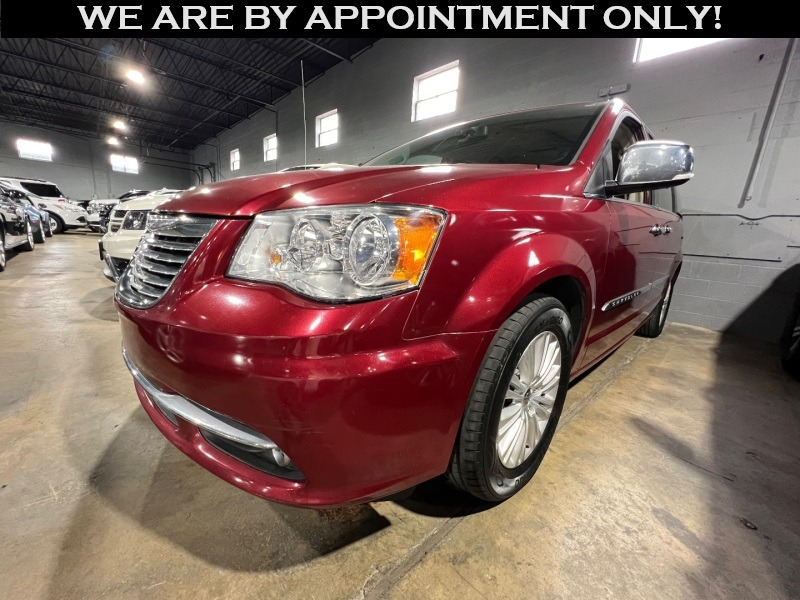 Chrysler Town & Country 2013 price $8,499 Cash