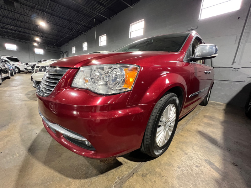 Chrysler Town & Country 2013 price $8,499 Cash