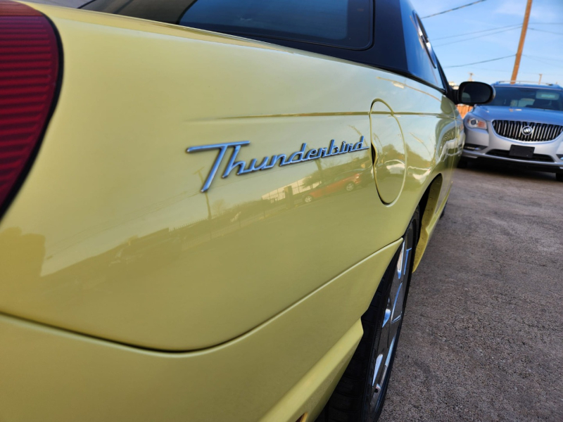 Ford Thunderbird 2002 price $10,999 Cash