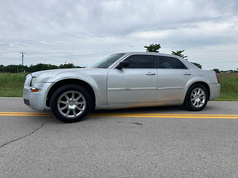 Chrysler 300 2006 price $2,995
