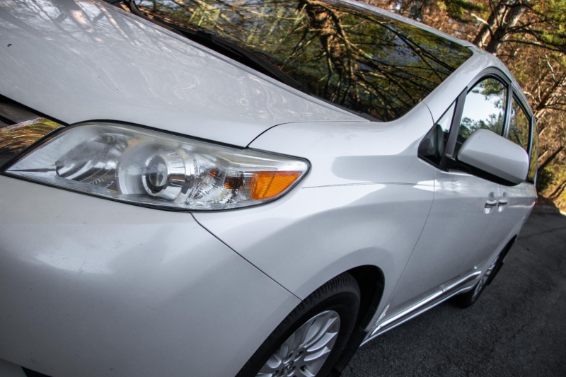 Toyota Sienna 2015 price $18,899