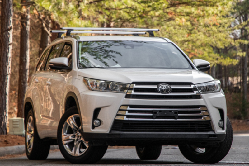 Toyota Highlander 2018 price $28,599