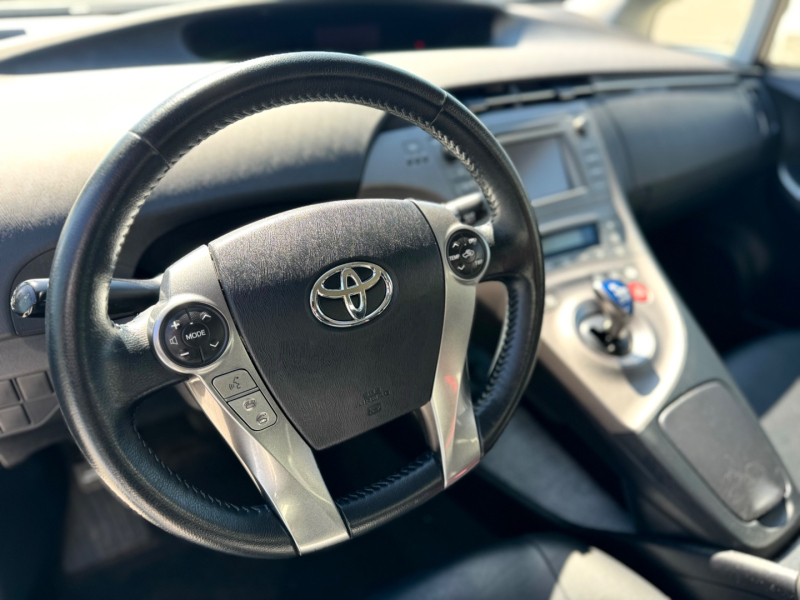 Toyota Prius 2013 price $10,500