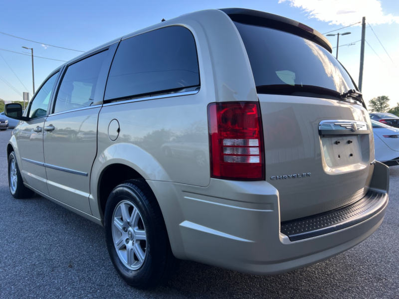 Chrysler Town & Country 2010 price $8,400