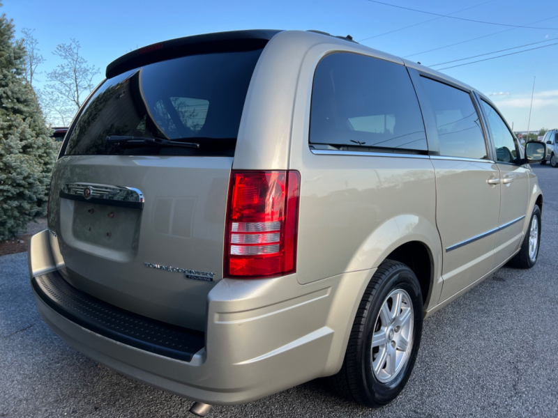 Chrysler Town & Country 2010 price $8,400