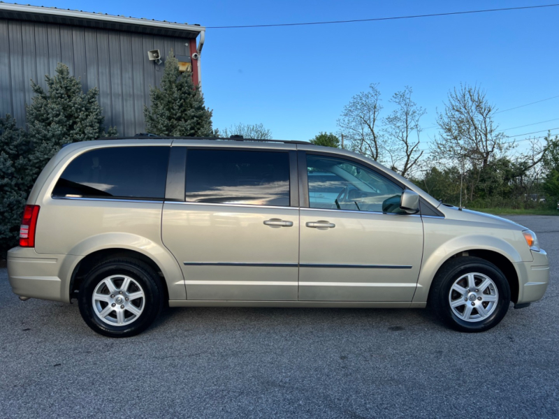 Chrysler Town & Country 2010 price $8,700