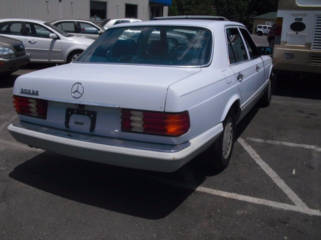 Mercedes-Benz 300 Series 1991 price $3,750