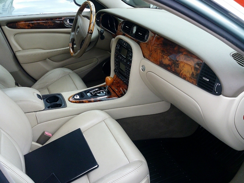 Jaguar XJ 2004 price 