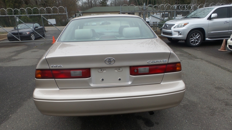 Toyota Camry 1998 price $6,400