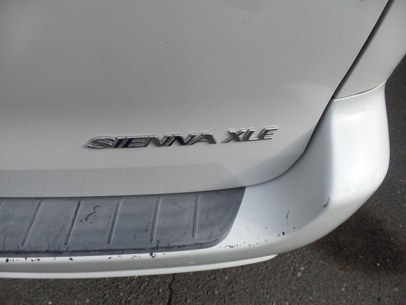 Toyota Sienna 2005 price $5,700