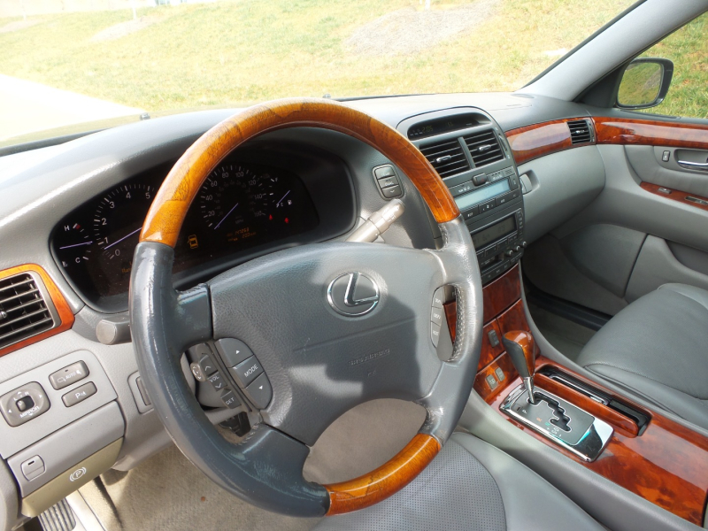 Lexus LS 430 2004 price $7,785