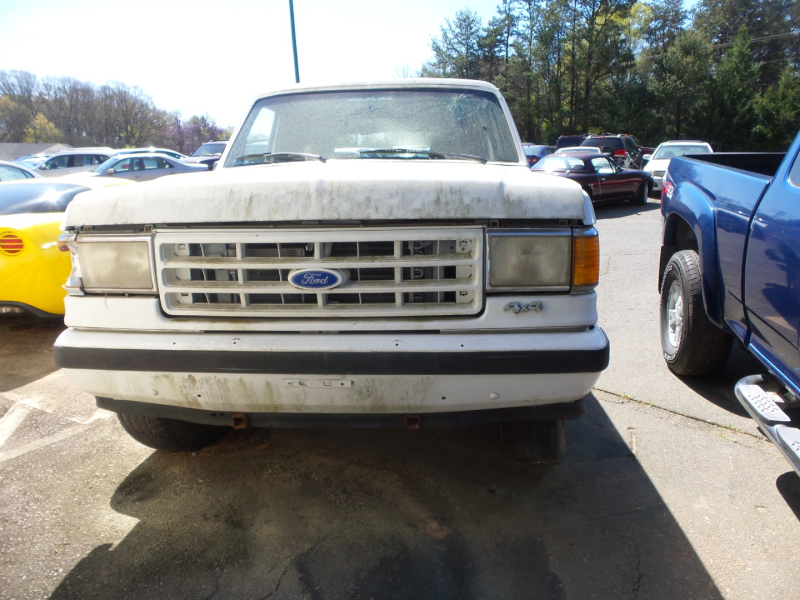 Ford Bronco 1990 price $5,900