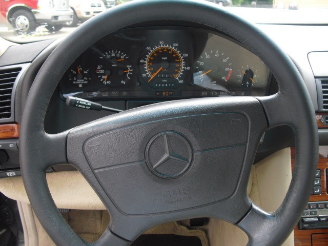 Mercedes-Benz 400 Series 1993 price $8,999