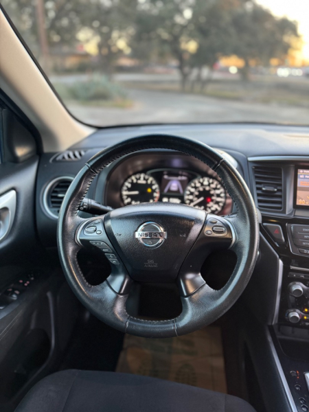 Nissan Pathfinder 2015 price $11,000