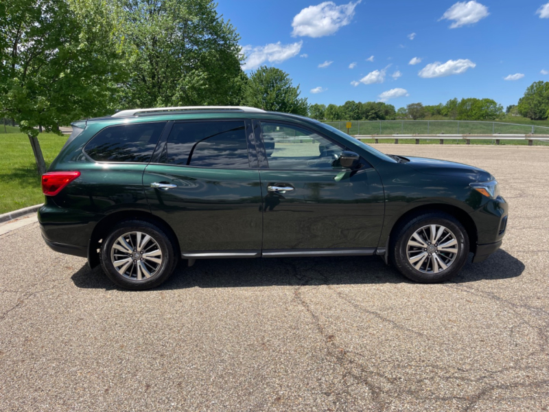 Nissan Pathfinder 2019 price $13,995