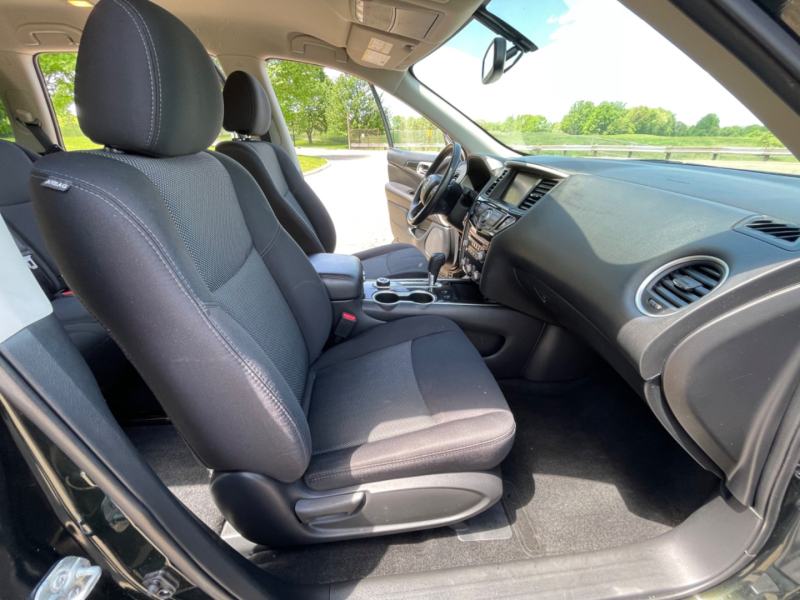 Nissan Pathfinder 2019 price $13,995