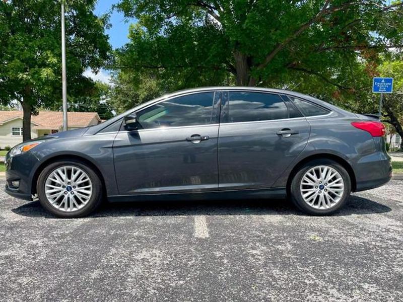 Ford Focus 2018 price $14,595