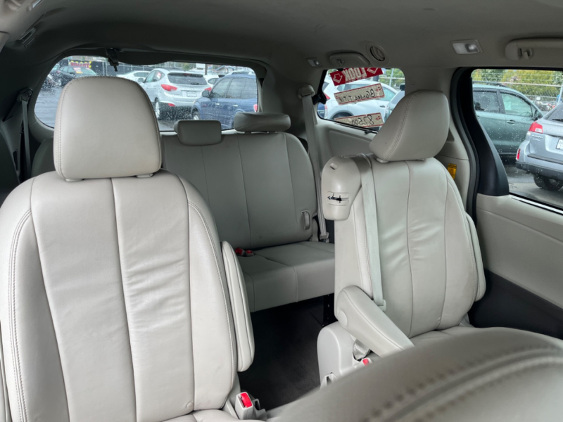 Toyota Sienna 2014 price $13,995