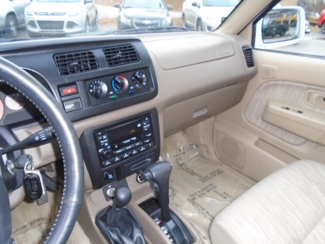 Nissan Frontier 4WD 2000 price $4,977