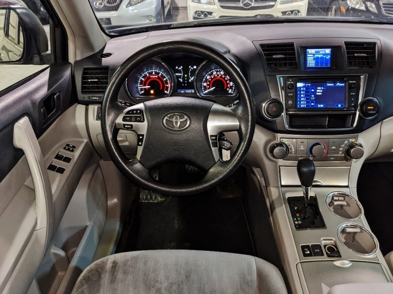 Toyota Highlander 2013 price $12,750