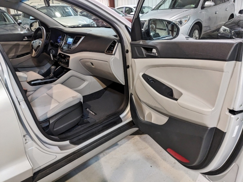 Hyundai Tucson 2017 price $15,450