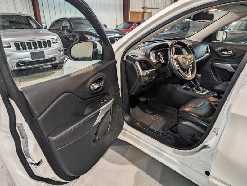 Jeep Cherokee 2017 price $16,950